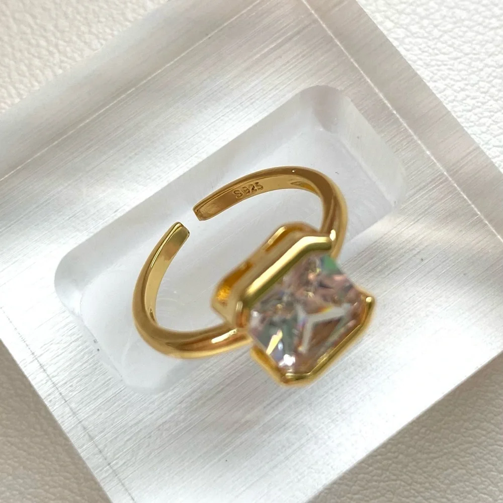Elegant Gold and square cut Ring